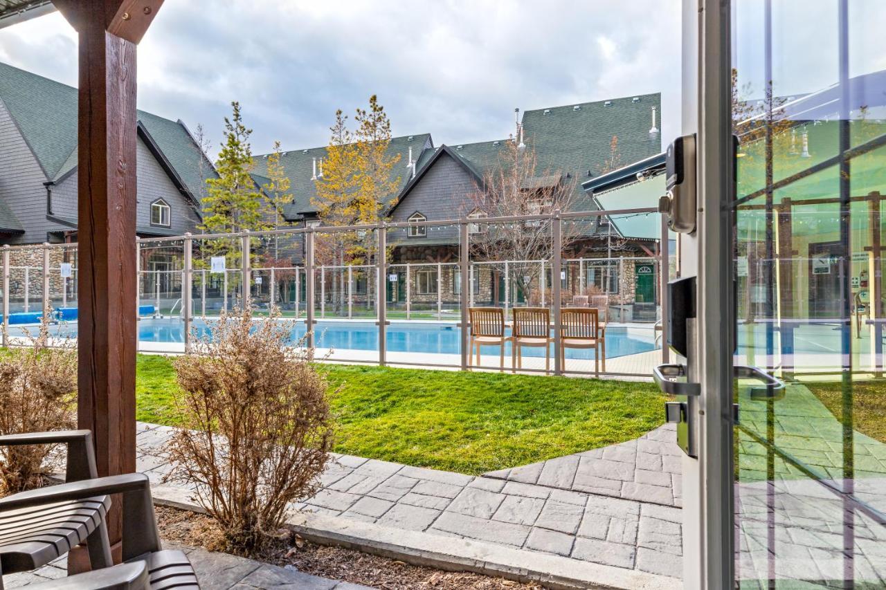 Fenwick Vacation Rentals Open Pool & Hot Tub Canmore Buitenkant foto