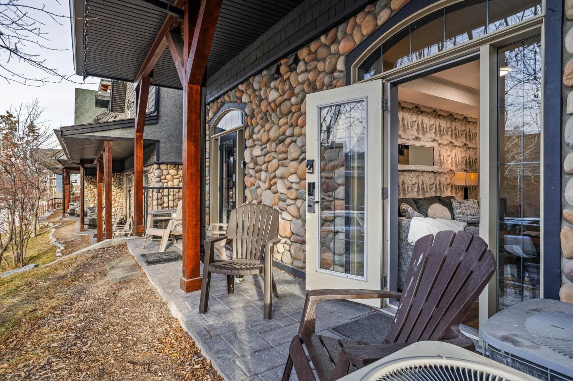 Mystic Pool & Hot Tub Hosted By Little Sister Getaways Appartement Canmore Buitenkant foto