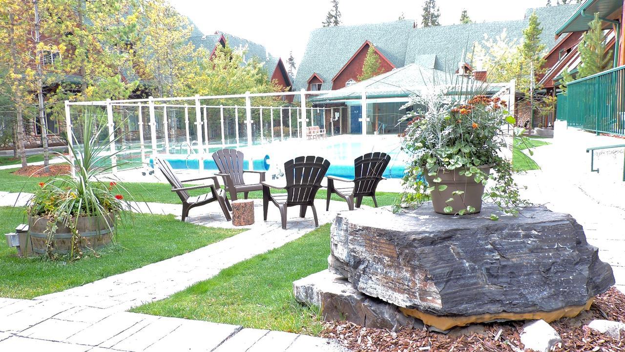 Fenwick Vacation Rentals Open Pool & Hot Tub Canmore Buitenkant foto